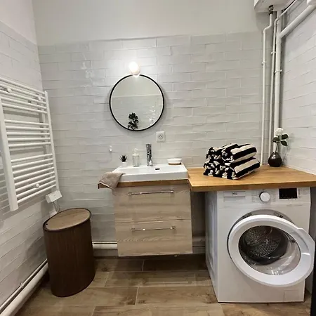 아파트 Cozy Dans Le Centre De Rueil-malmaison, Pres De Paris